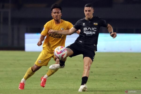 Alexis Messidoro Siapkan Mental Sebelum Pertandingan Melawan Persis Solo Alexis Messidoro Siapkan Mental Sebelum Pertandingan Melawan Persis Solo