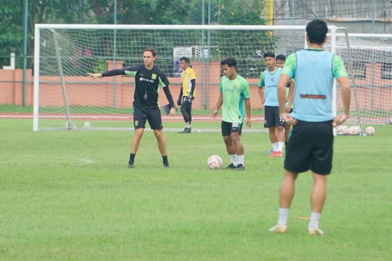 Munster Siapkan Pengganti Slavko untuk Derbi Melawan Arema FC"