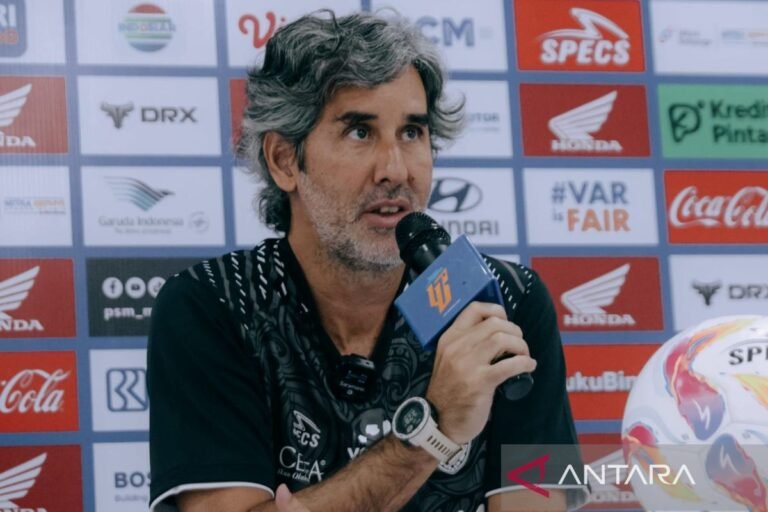 Here are some alternative titles for “Tinggalkan Bali United, Teco Cugurra tetap berkarier di Indonesia”:

1. “Teco Cugurra: Meninggalkan Bali United namun Terus Berkiprah di Indonesia”
2. “Teco Cugurra Pindah dari Bali United, Fokus Lanjutkan Karier di Tanah Air”
3. “Setelah Bali United, Teco Cugurra Berkomitmen untuk Berkarier di Indonesia”
4. “Teco Cugurra Tinggalkan Bali United: Langkah Baru di Dunia Sepak Bola Indonesia”
5. “Pindah dari Bali United, Teco Cugurra Tetap Dedikasi di Indonesia” 

Feel free to let me know if you need more options!