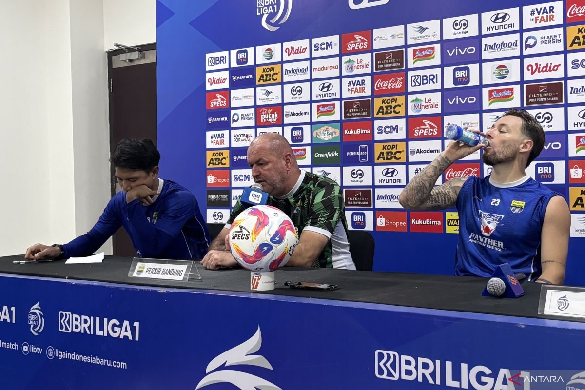 Sure! Here are some alternate title suggestions for "Bojan Hodak: Laga melawan tim papan bawah justru jadi tantangan berat":

1. "Bojan Hodak: Pertandingan Melawan Tim Bawah Jadi Ujian Sulit"
2. "Bojan Hodak: Tantangan Berat Melawan Tim Papan Bawah"
3. "Bojan Hodak: Laga Kontra Tim Papan Bawah, Ujian yang Tak Terduga"
4. "Bojan Hodak: Menghadapi Tim Rendah, Sebuah Tantangan Serius"
5. "Bojan Hodak: Pertarungan Melawan Tim Papan Bawah Menjadi Tantangan Besar"
6. "Bojan Hodak: Laga Melawan Tim Bawah Justru Menjadi Ujian Berat"
7. "Bojan Hodak: Duel Dengan Tim Papan Bawah, Tantangan yang Tidak Mudah"

Feel free to choose any of these or mix elements to create your own version!