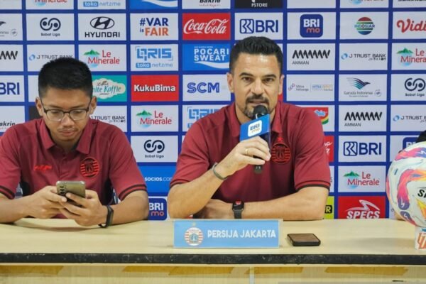 Carlos Pena: Persaingan di Papan Atas Liga 1 Semakin Memanas Carlos Pena: Persaingan di Papan Atas Liga 1 Semakin Memanas