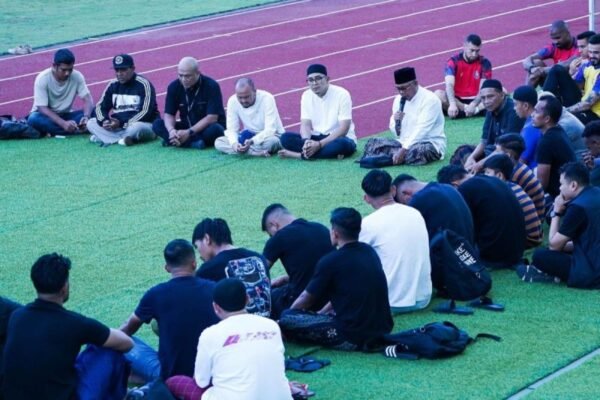 Arema FC Selenggarakan Doa Bersama untuk Memperingati “1.000 Hari” Tragedi Kanjuruhan Arema FC Selenggarakan Doa Bersama untuk Memperingati "1.000 Hari" Tragedi Kanjuruhan