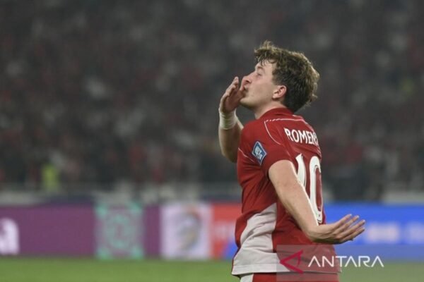 Penalti Ole Romeny Mendorong Indonesia Unggul di Babak Pertama Melawan China Penalti Ole Romeny Mendorong Indonesia Unggul di Babak Pertama Melawan China
