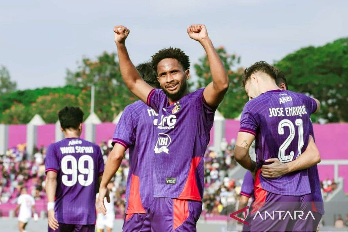 Tentu! Berikut adalah beberapa alternatif judul untuk "Williams Lugo jadi 'Player of the Match'":

1. "Williams Lugo Dinobatkan Sebagai 'Pemain Terbaik Pertandingan'"
2. "Williams Lugo: Bintang Pertandingan yang Patut Diacungi Jempol"
3. "Williams Lugo Mendapat Gelar 'Pemain Terbaik'"
4. "Keberhasilan Williams Lugo sebagai 'Player of the Match'"
5. "Williams Lugo: Pemain Kunci Dalam Kemenangan"
6. "Williams Lugo Mencuri Perhatian sebagai 'Pemain Terbaik'"

Silakan pilih atau modifikasi sesuai dengan kebutuhan!